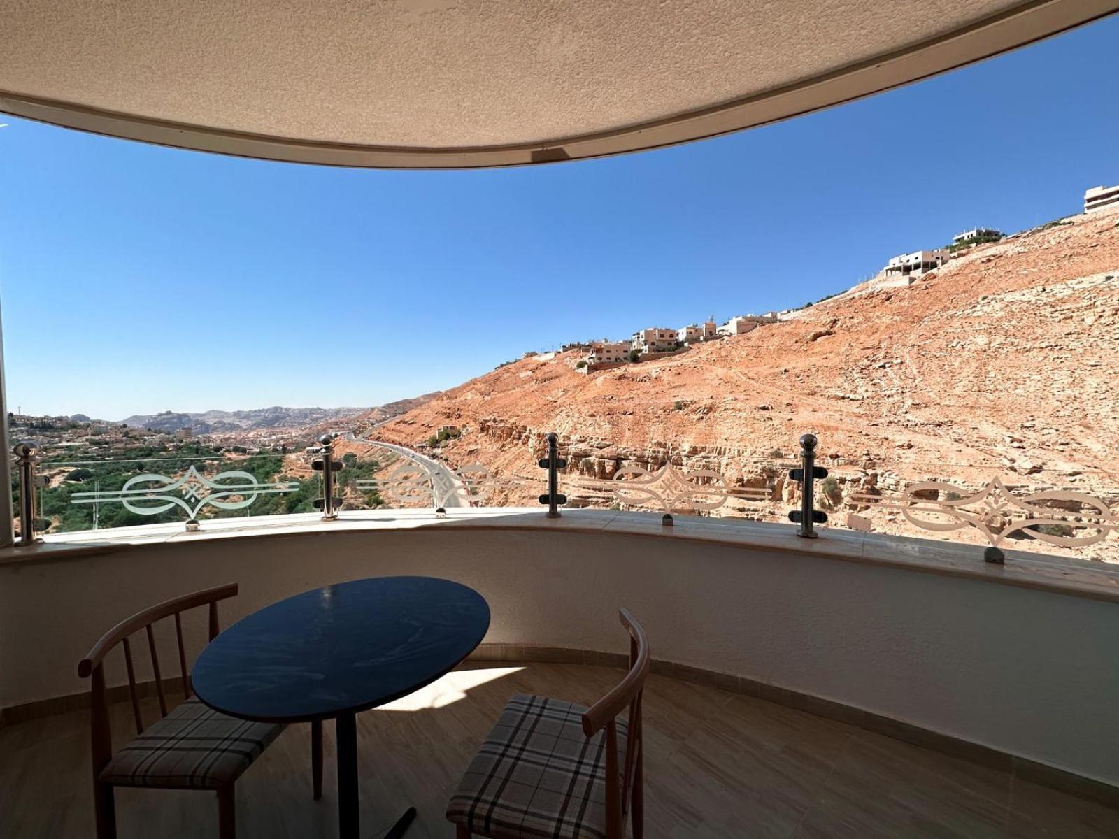 Petra Canyon Hotel Wadi Musa Exterior photo